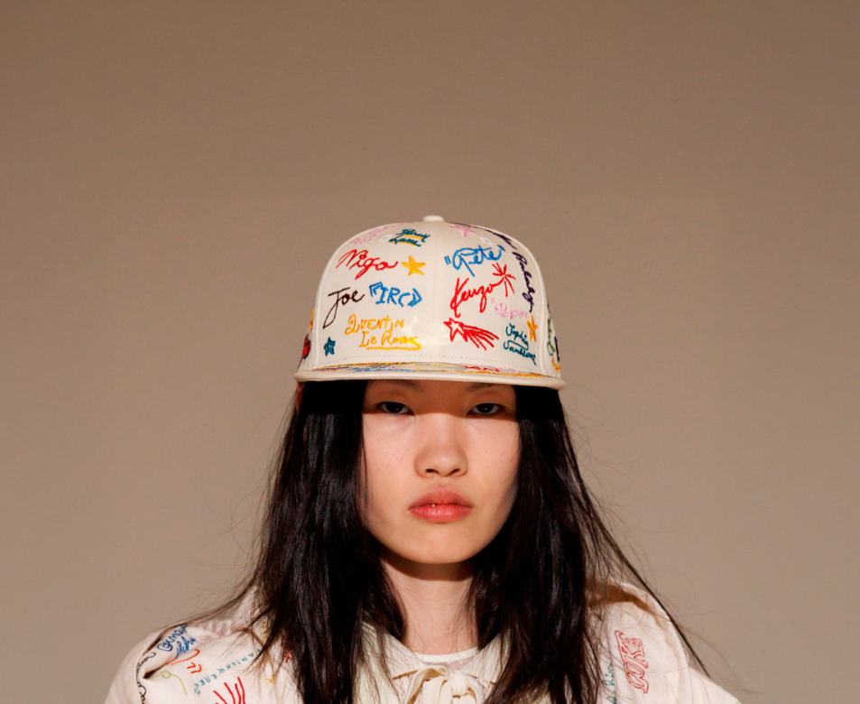 Kenzo x New Era: cuando el bordado transforma la gorra en arte